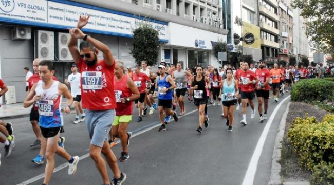 İzmir'de yarı maraton zamanı