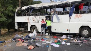 Kamyon, düğün otobüsünü biçti: 6 ölü