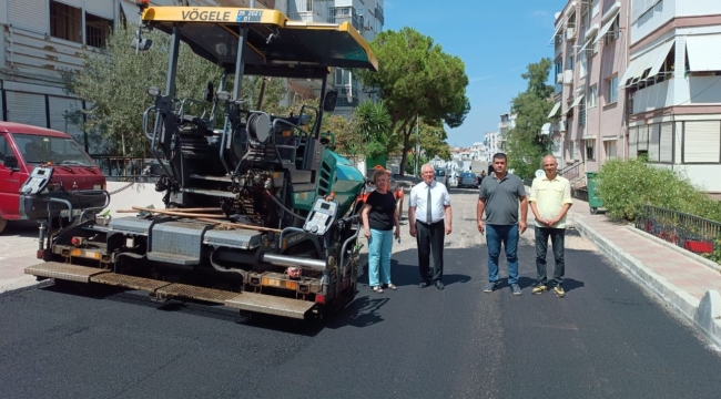 Karabağlar Belediyesi asfaltlıyor, Başkan Selvitopu denetliyor