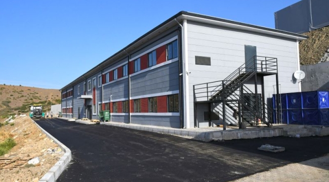 Karabağlar Belediyesi ekipleri İzmir Demokrasi Üniversitesi'nde