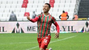 Karşıyaka'da gençlerin gözü formada