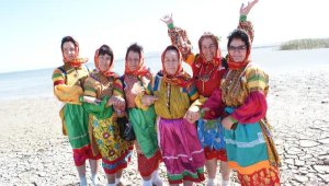 Kazak kız kardeşler doğdukları toprakları 61 yıl sonra ziyaret etti