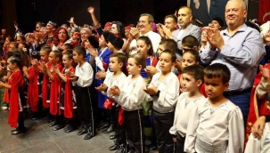 Konak Belediyesi'nin Halk Oyunları Şenliği muhteşem geçti