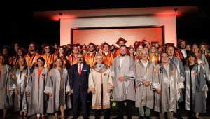 Lisansüstünde 185 kişiye 'lisansüstü' diploma