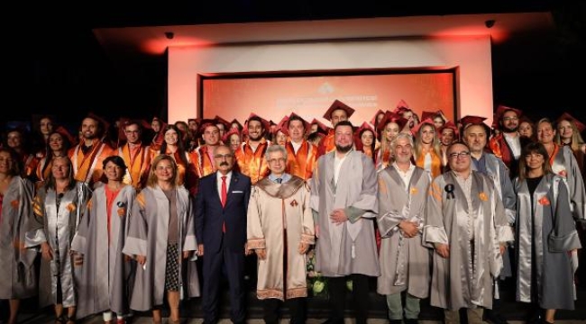 Lisansüstünde 185 kişiye 'lisansüstü' diploma