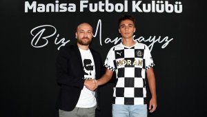 Manisa FK'da Emre Akboğa profesyonel oldu