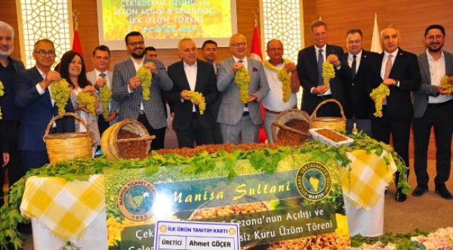 Manisa'da sezonun ilk kuru üzümü açık arttırmayla 1250 TL'ye satıldı