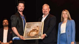 Menemen Belediyesi'nden Ulukent'e hem hizmet hem konser