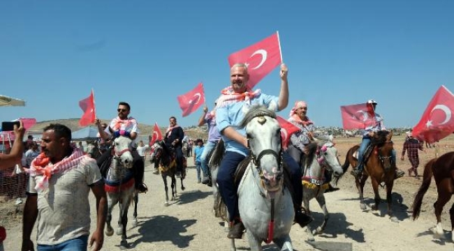 Menemen'de 100. yıl onuruna rahvan at yarışı heyecanı