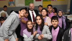 Menemen'de öğrencilere 'Dijital Eğitim Platformu' desteği