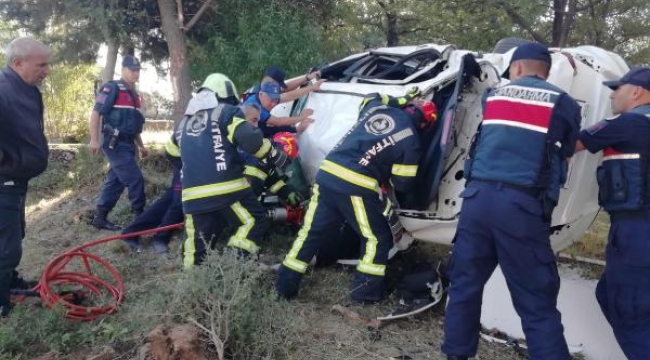 Mezarlığa yuvarlanan otomobilde 3 kişi öldü