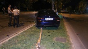 Motokurye ile otomobil çarpıştı: 1 ölü, 1 yaralı