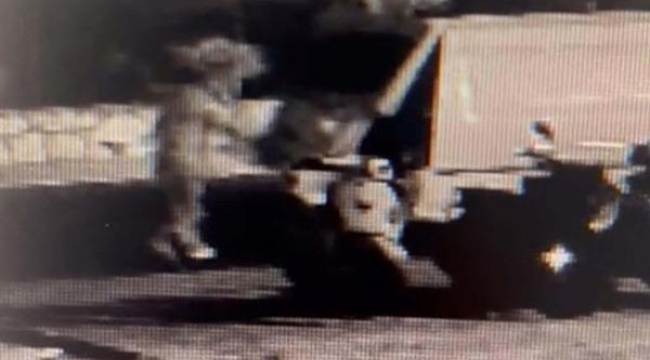 Motosikleti kamyonete yükleyip çaldılar