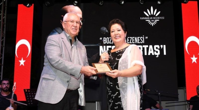 Neşet Ertaş, Karabağlar'da Emel Taşçıoğlu konseriyle andı
