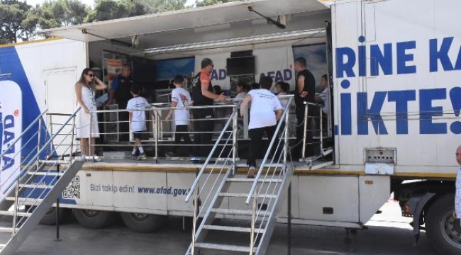 Öğrenciler simülasyon TIR'ında depremi yaşadılar