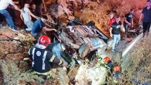 Otomobil kanala uçtu: 4 ölü, 3 yaralı