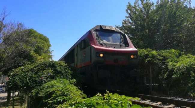 Salihli'de yük treni çarpan genç öldü