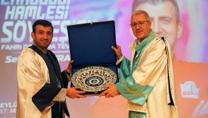 Selçuk Bayraktar'a İzmir'de fahri doktora
