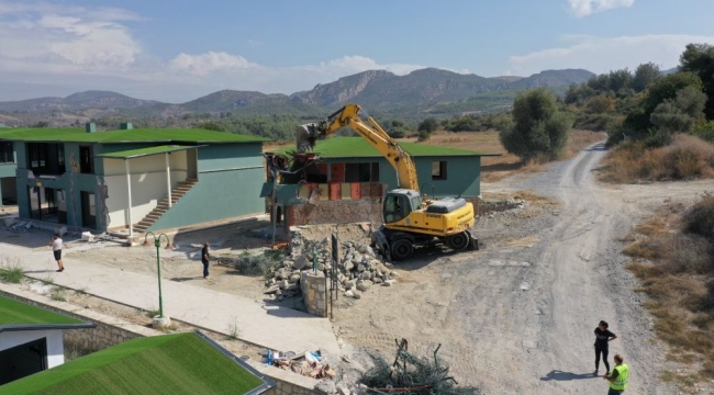 Tarım arazisine yapılan villalar yıkıldı