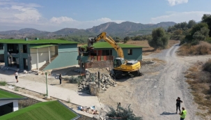 Tarım arazisine yapılan villalar yıkıldı