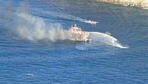 Yanan 6 metrelik bottaki 4 kişi kurtarıldı