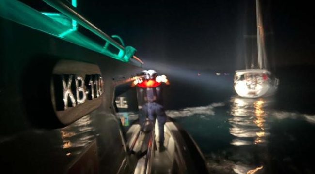 Yelkenli teknede 94 kaçak göçmen yakalandı