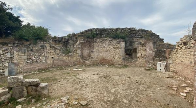 Alexandria Troas Antik Kenti'nde, 1850 yıllık Polygonal yapısı ayağa kaldırılıyor