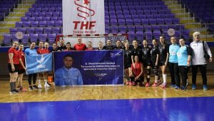 Aliağa'nın veteran hentbolda çifte kupa gururu