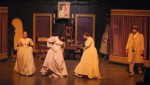 Aydın'da 'Cumhuriyet'in Dört Kadını' oyunu izleyicilerle buluştu