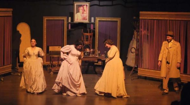 Aydın'da 'Cumhuriyet'in Dört Kadını' oyunu izleyicilerle buluştu