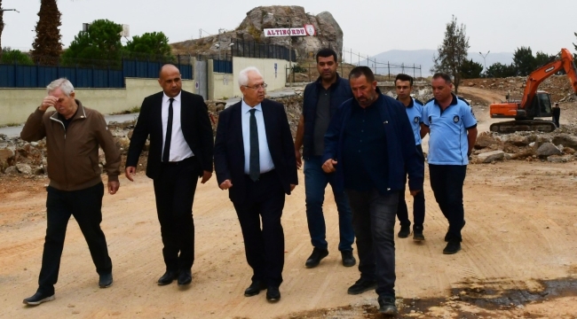 Başkan Selvitopu, Yeşilyurt Pazaryeri inşaatını denetledi