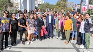 Bayraklı Belediye Başkanı Sandal, kadın kursiyerlerle buluştu