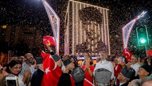 Bayraklı'dan 10 bin kişilik kortej!