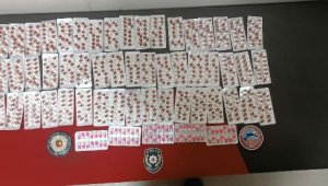 Kovalamacada şüphelinin attığı poşetten 784 sentetik ecza çıktı