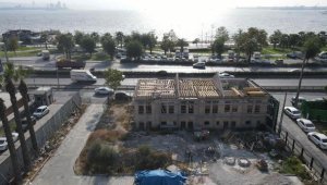 Bayraklı'daki Tarihi Üçüz Bina'nın restorasyonunda sona gelindi