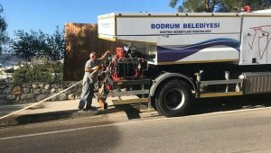 Bodrum'da evlere tankerle su taşınıyor