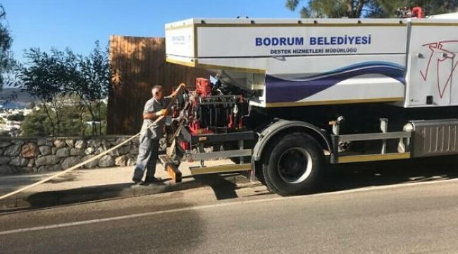 Bodrum'da evlere tankerle su taşınıyor