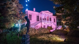 Bornova Belediyesi, meme kanserine karşı pembe ışık yaktı