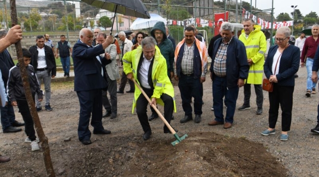 Bornova'da Cumhuriyetin 100. yılı onuruna 100 fidan