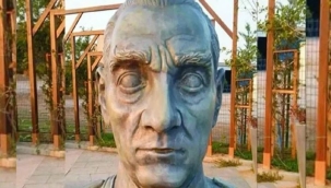 Bu ne biçim Atatürk heykeli?