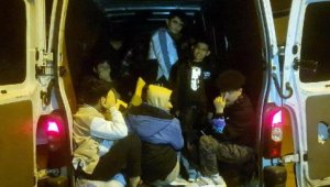 Çanakkale'de minibüsten 34 kaçak göçmen çıktı