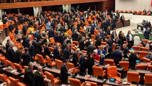 Cumhurbaşkanı Erdoğan Meclis'e gelince CHP ve HDP ayağa kalkmadı