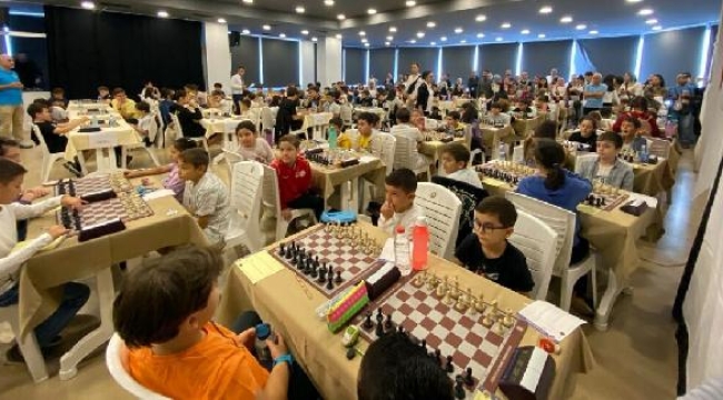 Cumhuriyet'in 100'üncü yılında Bornova'da satranç heyecanı
