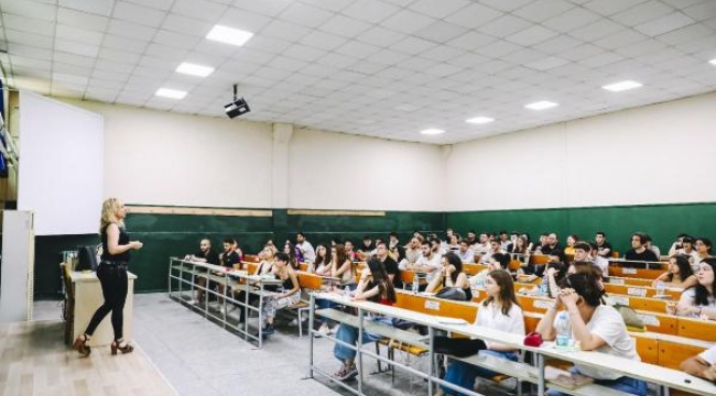 Dokuz Eylül Üniversitesi 73 bin öğrencisiyle yeni akademik yıla başladı