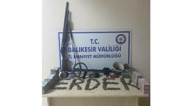 Erdek'te tarihi eser operasyonu; 3 bin 882 sikke ele geçirildi, 3 gözaltı