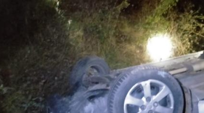 Gönen'de takla atan otomobilde sıkışan 2 kişi yaralandı