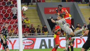 Göztepe'de Diouf oruç bozdu