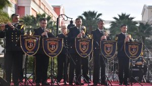 Güney Deniz Saha Komutanlığı Bandosu'ndan İzmir'de konser