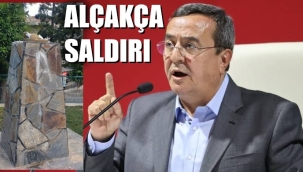 İzmir'de Atatürk büstünü parçaladılar