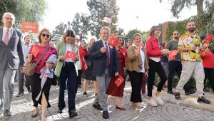 İzmir Ekonomi Üniversitesi'nde 'Cumhuriyet' coşkusu başladı